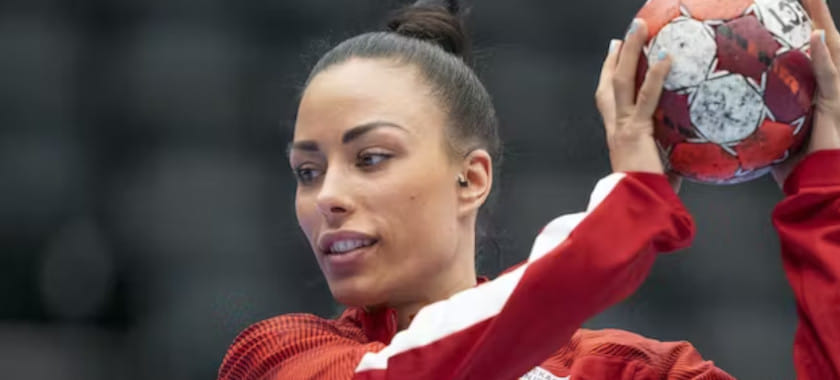 Дания. 32-летняя правая крайняя Симоне Бёме разорвала контракт с "Тыргу-Жиу" и на полгода присоединилась к "Икасту"