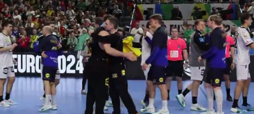 ЧЕ-2024. После матча за 3-е место голкиперы сборных Германии и Швеции Андреас Вольфф и Андреас Паличка обменялись вратарскими кофтами (ВИДЕО)