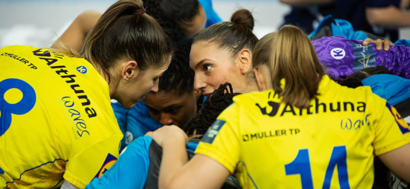 Франция. "Мец" с преимуществом в двенадцать мячей разгромил "Брест". Во втором тайме гостьи забросили всего дважды