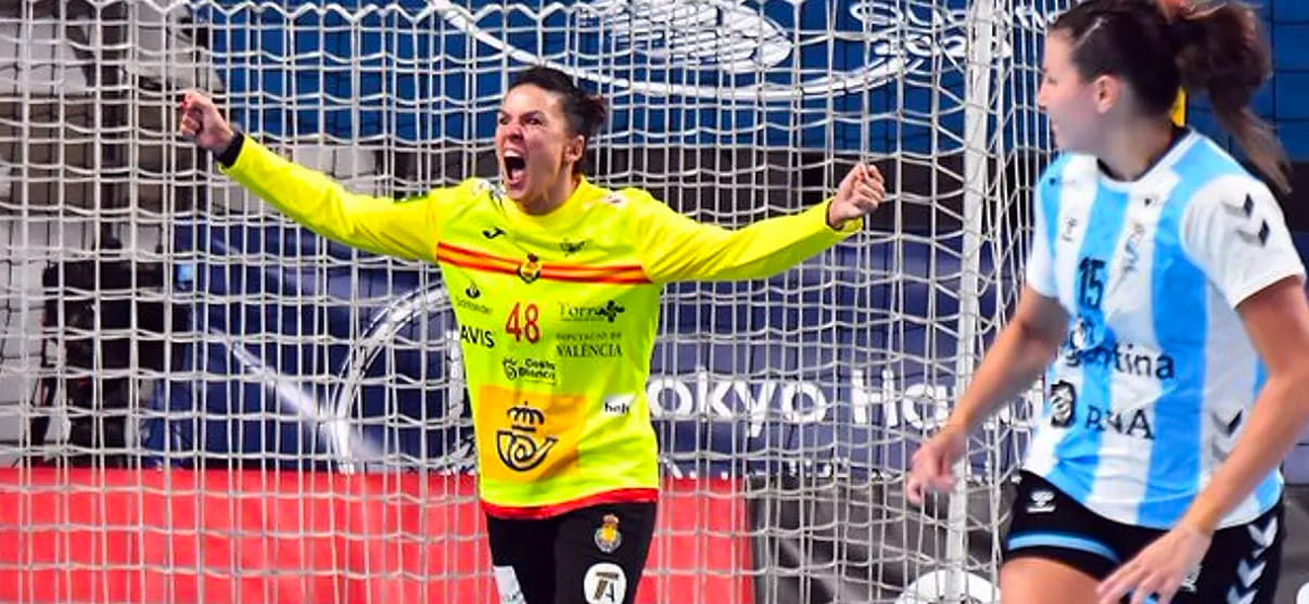 Испания. Вратарь сборной страны Дарли Зокби восстановилась после травмы колена и рождения ребёнка и находится в поиске клуба