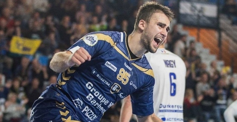 Франция. Левый полусредний "Сен-Рафаэля" и сборной Беларуси Вадим Гайдученко вошел в символическую сборную тура