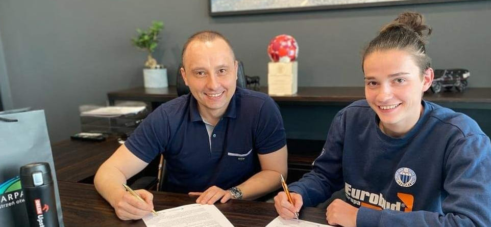 Польша. Белорусская разыгрывающая Валентина Нестерук и вратарь Полина Кухарчик продлили контракт с польским "Ярославом"