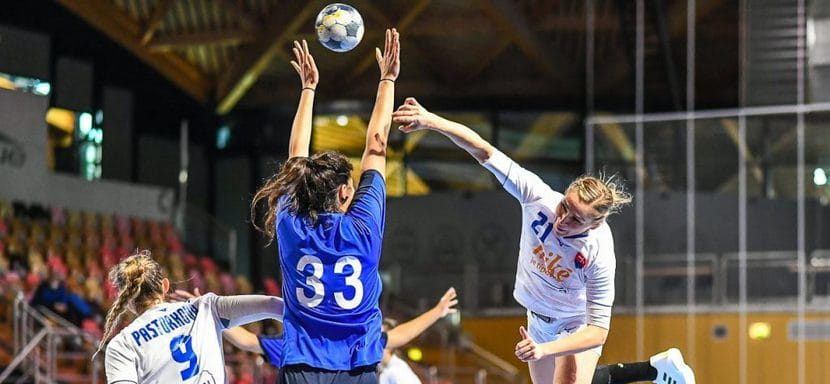 ЧЕ-2022. 15 гандболисток сборной Словакии вошли в окончательный список рулевого Павела Стрейхера на матчи с испанками и венгерками