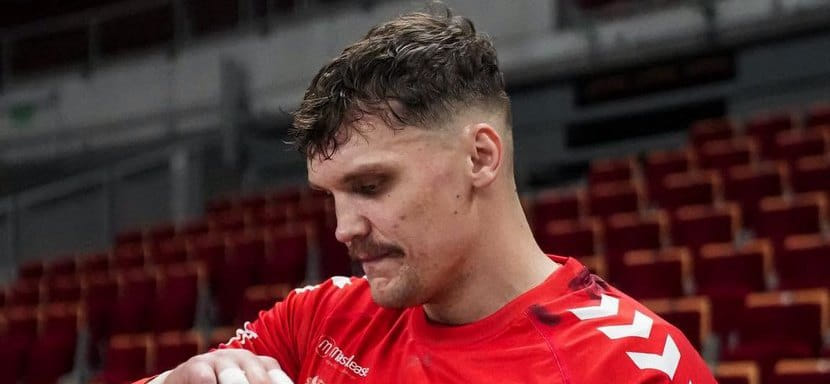 Голкипер "Выбжеже" Матеуш Зембжицки — автор лучшего сейва во втором туре Европейской лиги (ВИДЕО)