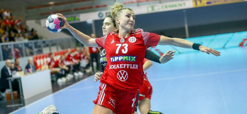 Венгрия. Десять голов белорусской полусредней Карины Ежиковой помогли "Дебрецену" выйти в четвертьфинал Кубка страны