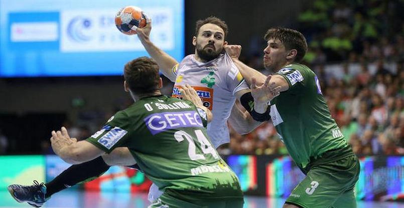 Бундеслига. Пиотр Храпковски получил травму в матче "Магдебурга" со "Штутгартом"