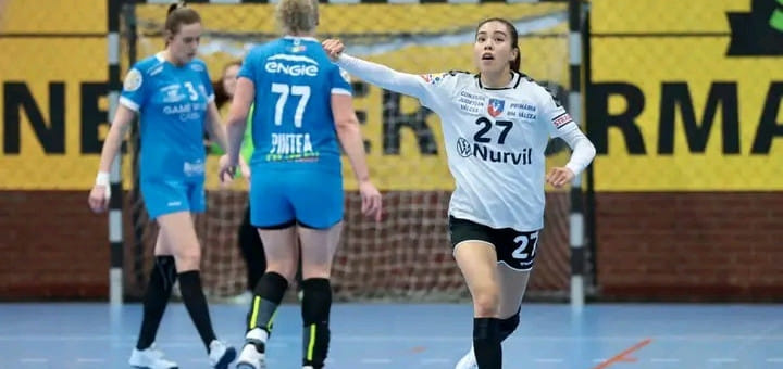 Румыния. "Бухарест" Марины Судаковой уверенно обыграл "Вылчу" в заключительном матче 18-го тура женского чемпионата