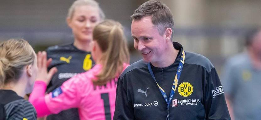 Женская бундеслига. Адвокат Андре Фура: "Будущее тренера "Боруссии" зависит не только от клуба. Моральное состояние также влияет на ситуацию"