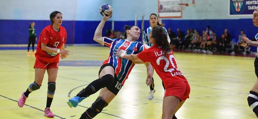 Кубок ЕГФ. "Коньяалты" Алёны Ихневой и Александры Санниковой уверенно обыграл "Измир" в первом матче 1/4 финала