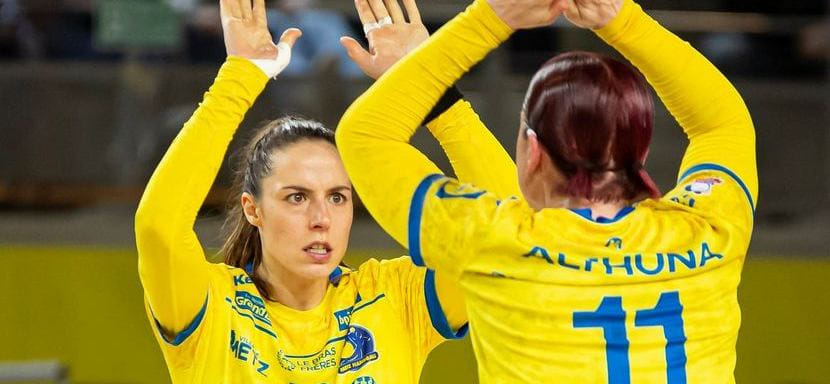 Франция. Правая полусредняя "Меца" Луизе Бургорд пропустит около месяца из-за повреждения колена