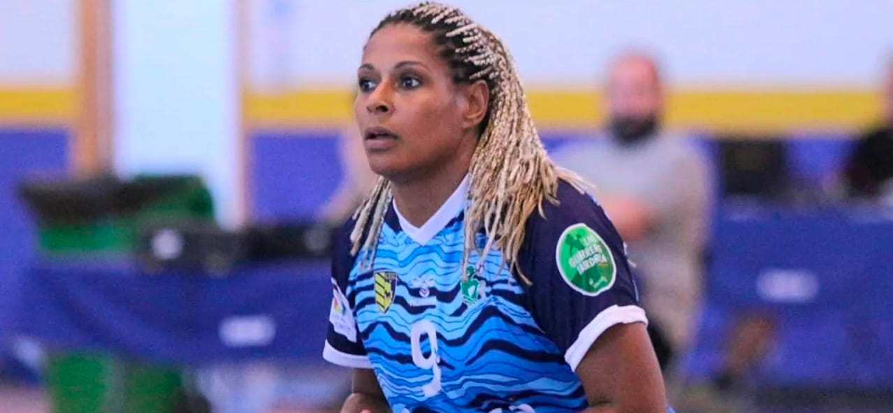 Испания. Лучший бомбардир сборной страны 39-летняя Марта Манге дисквалифицирована на 4 матча чемпионата за удар соперницы по лицу