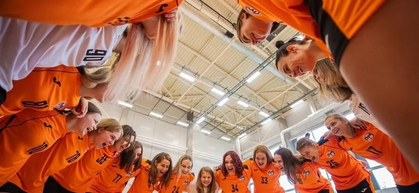 Чемпионат городского округа Тольятти. Московский "Луч" с перевесом в четыре мяча был сильнее дубля "Лады"