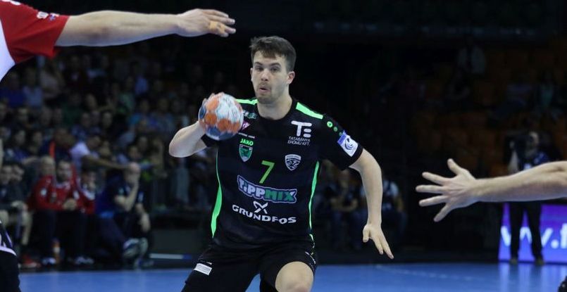 Венгрия. Разыгрывающий "Татабаньи" Адам Юхас травмировал колено