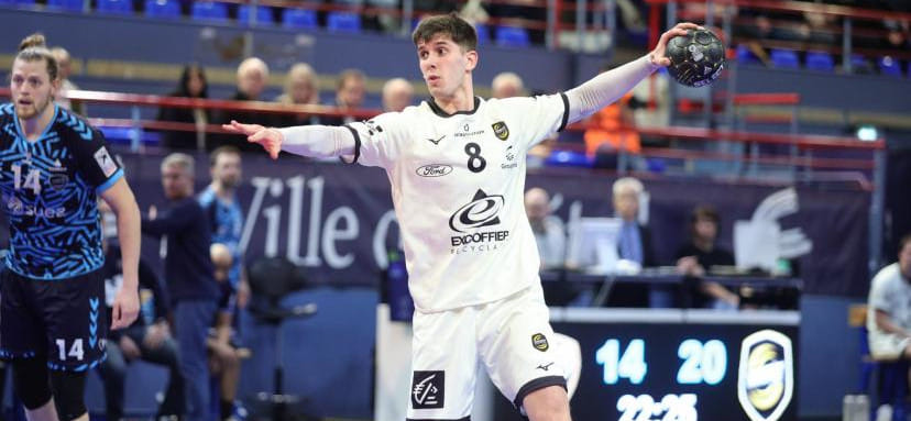 Франция. Бенжамен Ришер из "Шамбери" установил рекорд результативности в одном матче французской лиги, забросив в ворота "Кретея" 19 мячей!