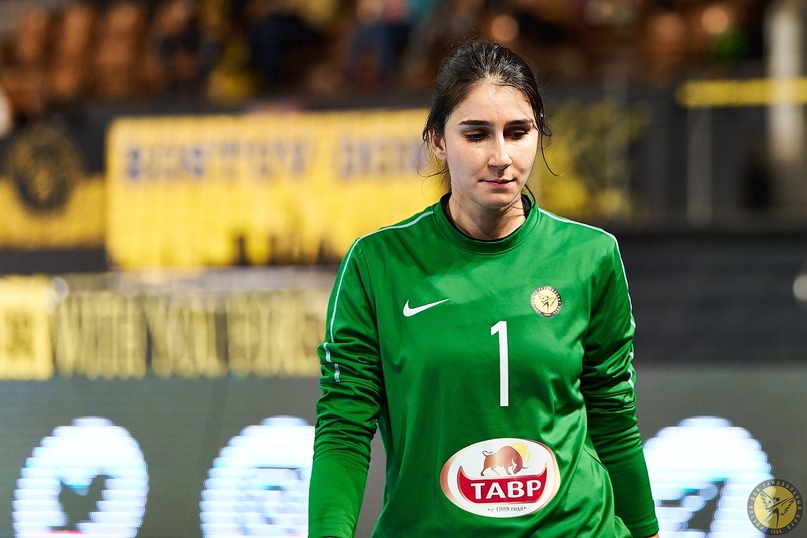 Галина Мехдиева: "Если главный тренер не видит меня вратарем, способным помочь сборной, что остается делать? Не падать духом и дальше работать"