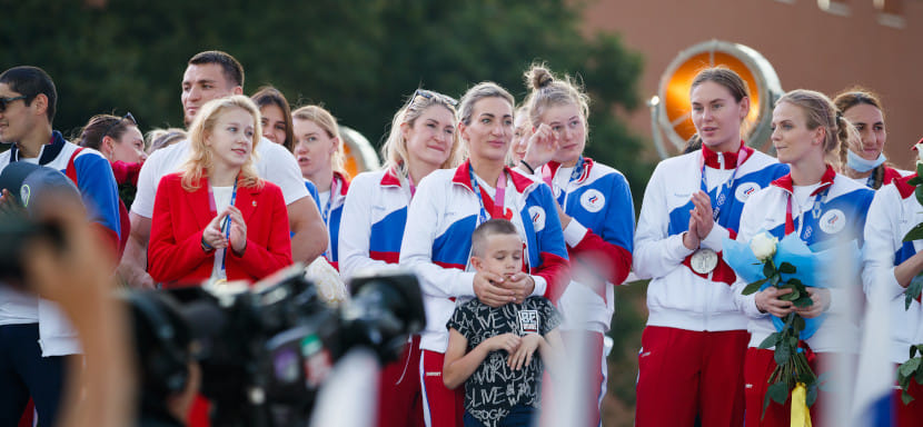 Серебряный подъем на Васильевский спуск. Как гандболисток чествовали на Красной площади