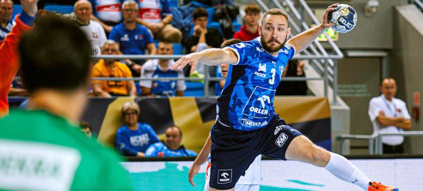 6 голов Сергея Марка Косоротова помогли "Висле" разгромить "Заглембе" в чемпионате Польши, "Кельце" Артёма Королька победил "Пётрковянина"