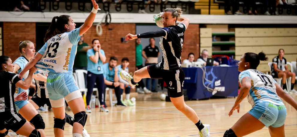 "Атлетико" стал первым финалистом женского Кубка ЕГФ, победив "Малагу" и во второй встрече испанских клубов