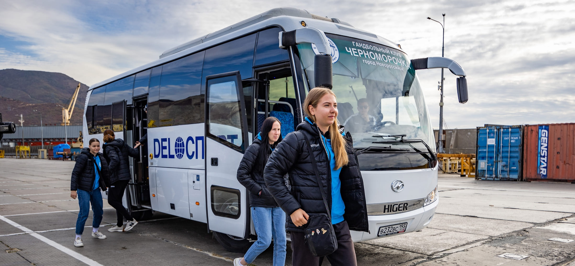 Автобусные истории: раньше все играли в преферанс и в секу, сейчас — в мафию и в уно!