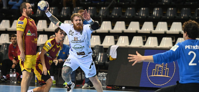 10 голов на двоих россиян Вячеслава Касаткина и Романа Царапкина помогли "Татрану" обыграть "Дуклу" в чемпионате Чехии