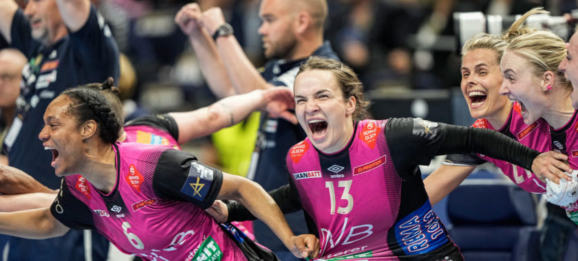 Анна Вяхирева поднялась на второе место в рейтинге лучших гандболисток мира по версии портала Tophandball. Дарья Дмитриева опустилась на 7 строк