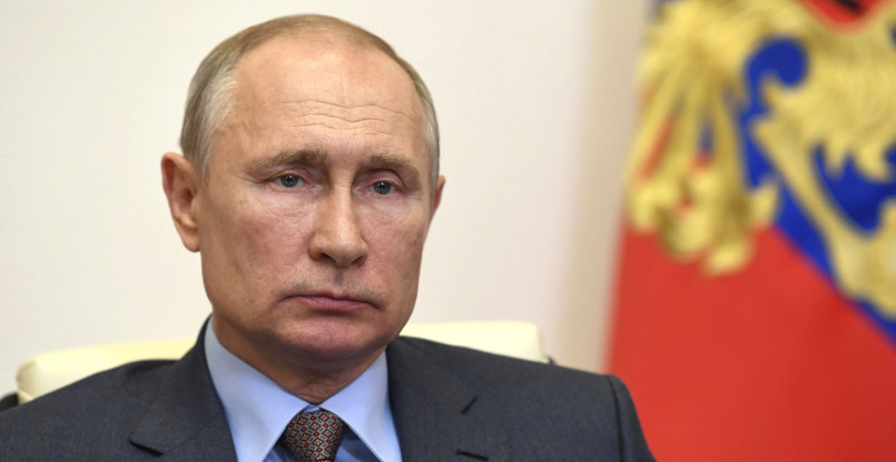 Россия. Владимир Путин: "Ну чего держать спортсменов на карантине дома? Они могли бы сидеть на сборах в закрытых базах"