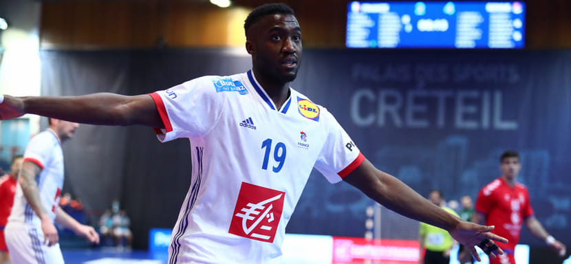 Япония. Трехкратный олимпийский чемпион 37-летний Люк Абало продолжает карьеру. Француз подписал контракт с клубом "Токио Тристарс"