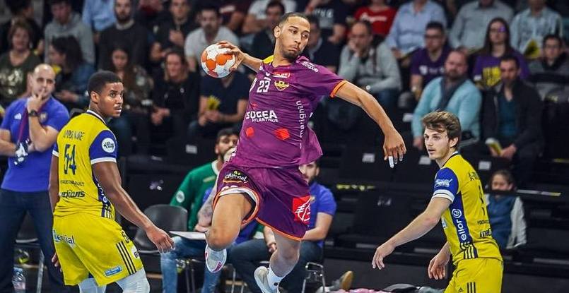 Чемпионат Франции. "Нант" разгромил "Понто-Комбо" и вернул себе второе место в турнирной таблице