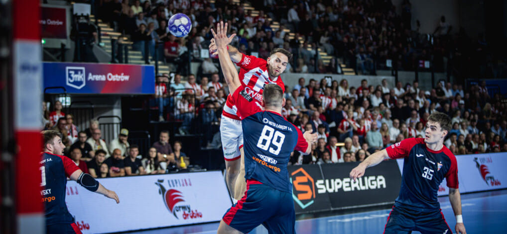 "Островия" впервые в своей истории завоевала медаль чемпионата Польши, выиграв у "Гурника" серию за бронзу — 2:1