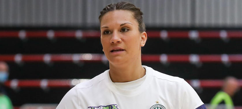 Венгрия. Линейная "Ференцвароша" Юлия Бенке выбыла на два месяца. Она не сыграет с "Ростов-Доном", за который выступала ранее