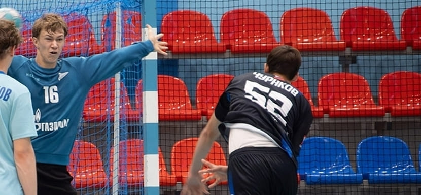 Правый полусредний молодёжного состава "Виктора" Геннадий Чураков получил денежный штраф от ФГР