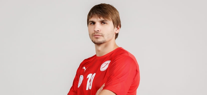 Суперлига. Денис Исанчук: "Сам могу за игру забросить несколько мячей, но основная задача — как следует "накормить" линию"