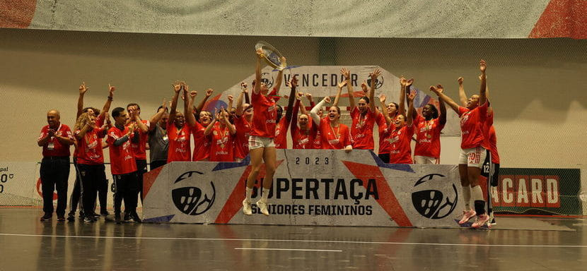 Португалия. Женская команда "Бенфики" в четвёртый раз выиграла Суперкубок страны, обыграв "Мадейру"