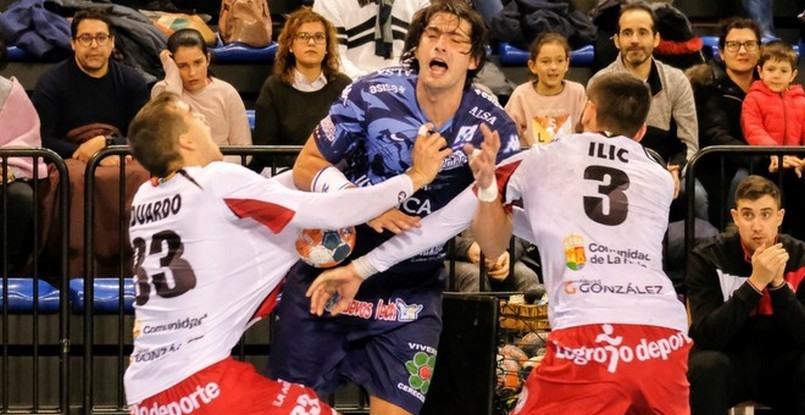 Испания. Полусредние "Адемара" Иван Мошич и Федерико Виейра не получили предложений о продолжении сотрудничества