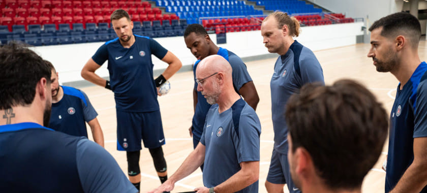 "ПСЖ" провёл первую тренировку под руководством нового главного тренера Стефана Мадсена