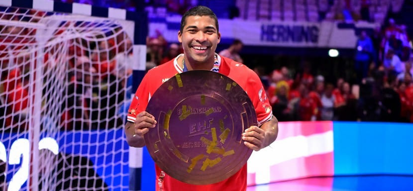 Новоиспечённый чемпион Европы Мадс Менса Ларсен объявил о завершении карьеры в сборной Дании