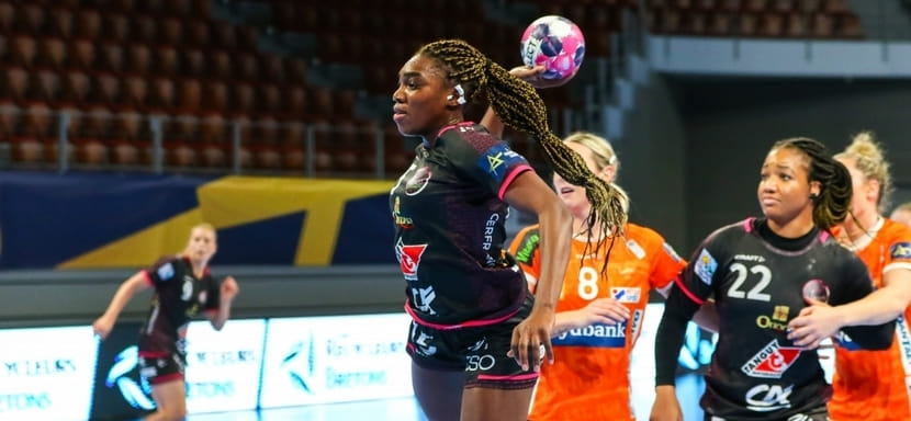 Франция. Левая полусредняя национальной сборной Калидиату Ньякате заключила новое соглашение с "Брестом"