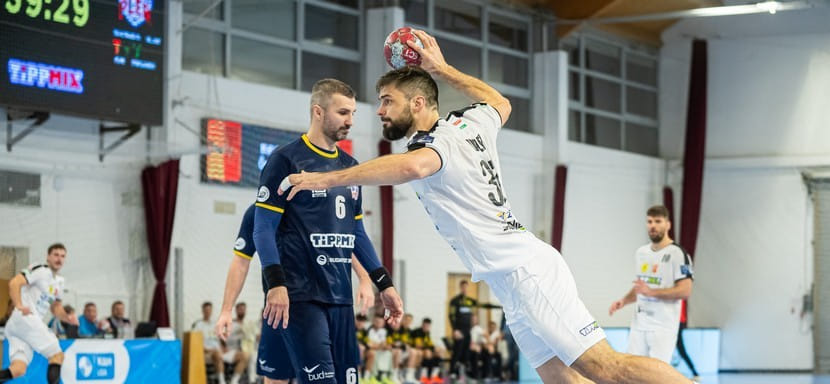 Российский линейный венгерского "Балатонфюреда" Денис Васильев не играет с 10 февраля из-за травмы