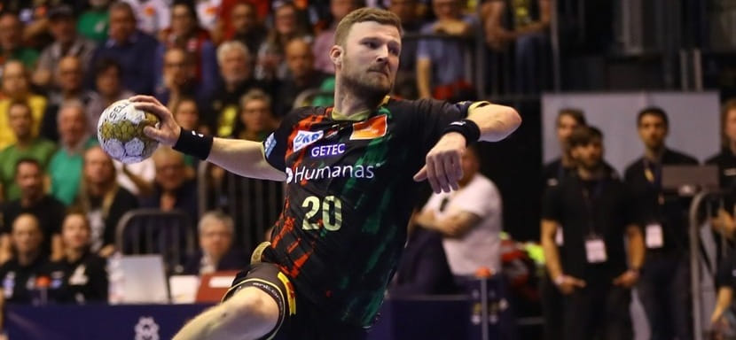 Левый полусредний "Магдебурга" и сборной Германии Филип Вебер пропустит несколько недель из-за травмы