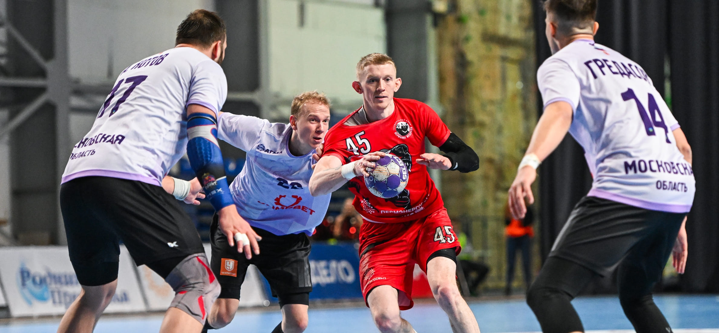 В субботу станут известны все участники "финала четырёх" мужского Кубка России. В Чехове, Ставрополе и Краснодаре пройдут ответные матчи 1/4 финала