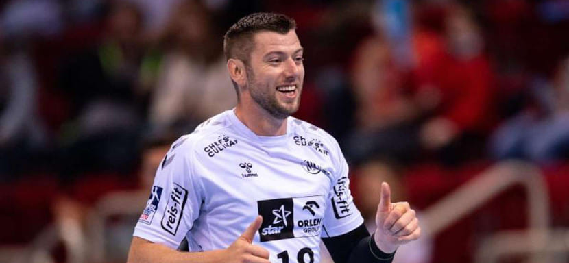 Бундеслига. После одиннадцати мячей в матче с "Минденом" Никлас Экберг обошел Магнуса Висландера и возглавил список бомбардиров в истории "Киля"