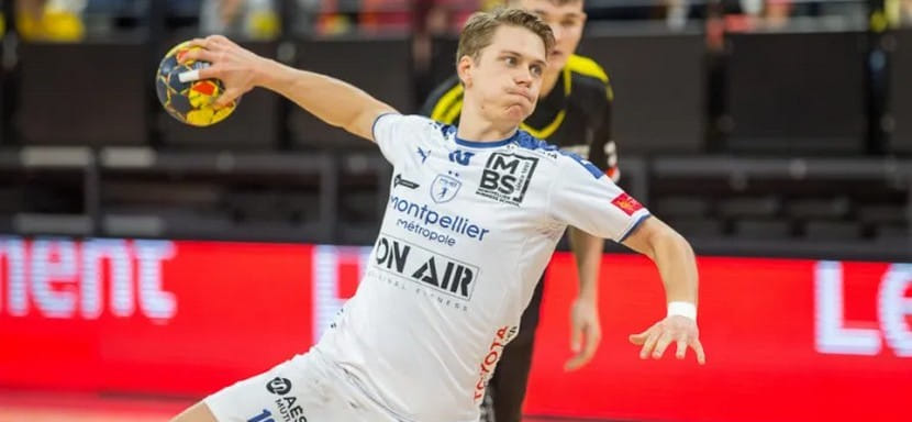 Франция. Шведский легионер "Монпелье" Лукас Пеллас забросил необычный мяч в ворота "Экса" (ВИДЕО)