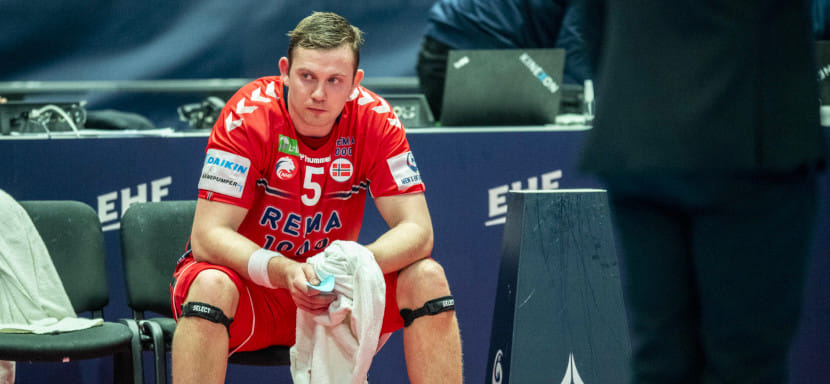 Главной звезде сборной Норвегии Сандеру Сагосену требуется повторная операция на голеностопе. Гандболист, вероятно, пропустит чемпионат мира