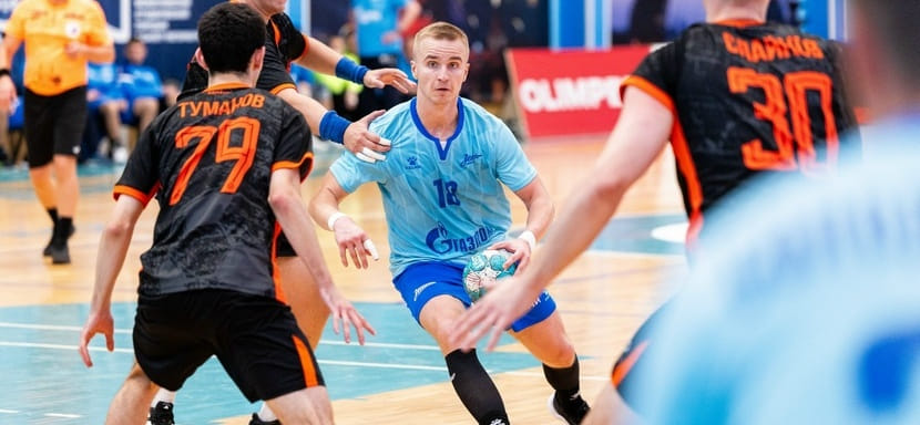 Сегодня определятся два полуфиналиста мужского чемпионата России: "Зенит" примет московских "академиков", а ЦСКА — краснодарский СКИФ