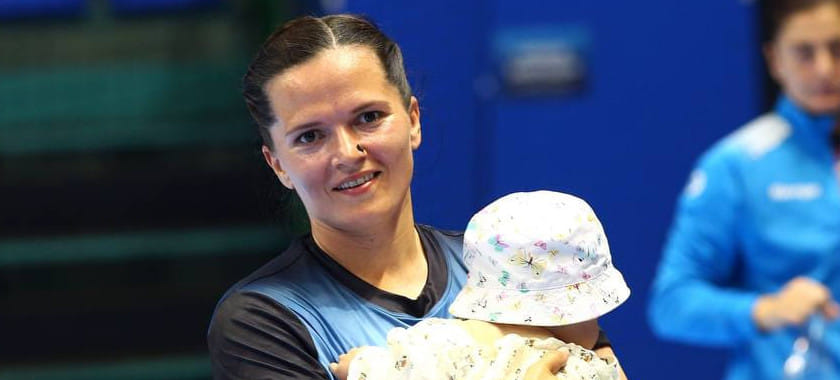 Елена Алексеюк из "Берестья": "Как-то пришлось пересаживаться из командного автобуса в машину, чтобы покормить дочку"