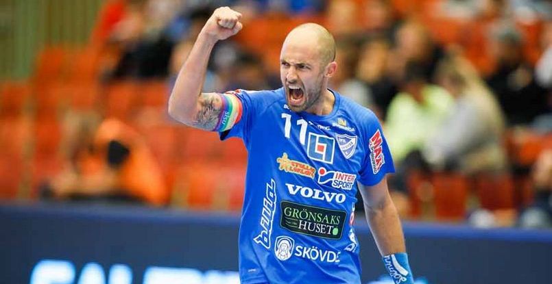 Бывший полусредний сборной Швеции Кристиан Свенссон продлил контракт с "Шевде"