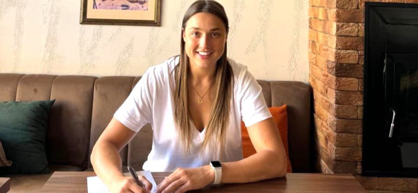 Левая полусредняя сборной Черногории Джурджина Яукович присоединилась к "Бухаресту". Срок контракта —  2 года