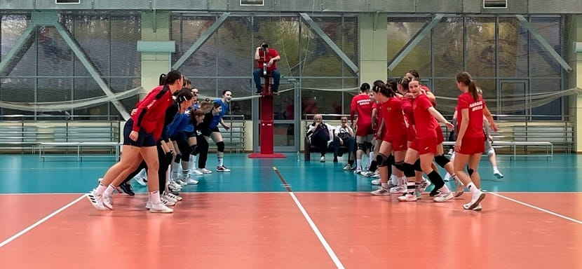 Молодёжная сборная России Ольги Акопян в товарищеском матче обыграла юниорскую команду под руководством Оксаны Роменской