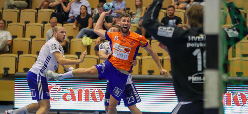 Швеция. Чемпион страны "Истад" потерпел поражение в первом официальном матче сезона. В Кубке команда уступила "Линдесбергу" (Д3)