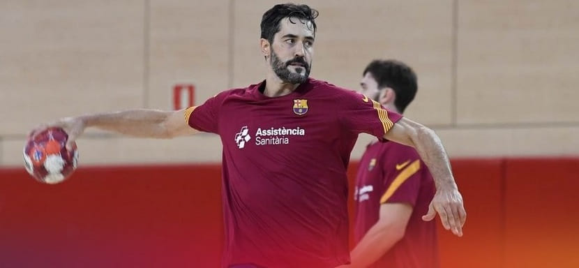 Испания. Капитан "Барселоны" Рауль Энтрерриос из-за проблем с коленом не сыграет в матче за Суперкубок страны с "Бенидормом"